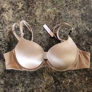 Victoria’s Secret NWT Very Sexy padded Demi 34B
